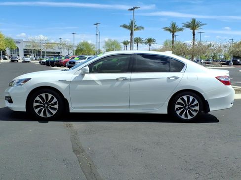 Used 2017 Honda Accord Touring image 4