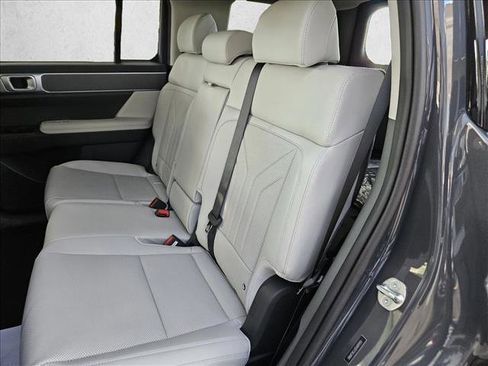 Used 2025 Hyundai Santa Fe SEL image 12