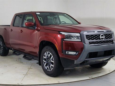 Used 2025 Nissan Frontier SL image 1