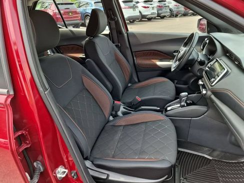 Used 2019 Nissan Kicks FWD image 28