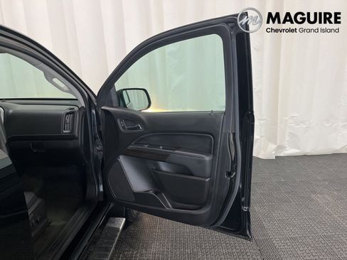 Used 2018 GMC Canyon SLT image 17