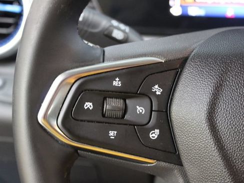 Used 2025 Chevrolet Trax LT w/ Driver Confidence Package FWD image 16