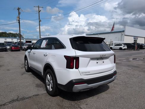 Used 2025 Kia Sorento LX FWD image 6