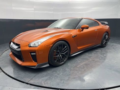 Used 2017 Nissan GT-R Premium AWD/4WD image 3