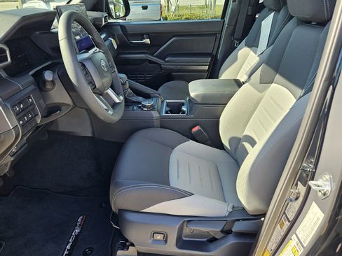 Certified 2025 Toyota Tacoma TRD Off-Road image 4