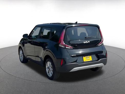 Used 2025 Kia Soul LX w/ LX Technology Package FWD image 11