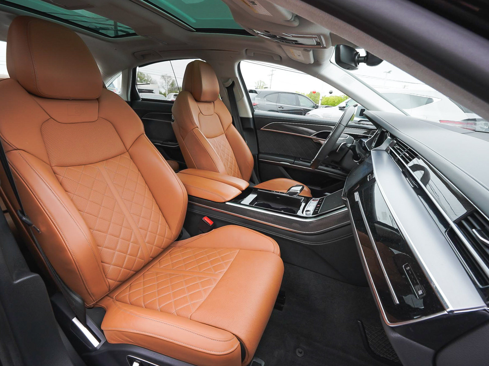 Used 2023 Audi S8 w/ S8 Comfort Plus Package AWD/4WD image 44