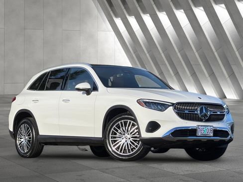 Certified 2025 Mercedes-Benz GLC 300 GLC 300 image 2