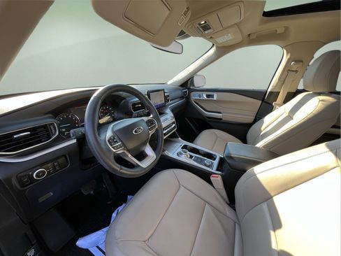 Used 2023 Ford Explorer XLT w/ Equipment Group 202A image 13