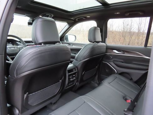 New 2026 Jeep Grand Cherokee Limited image 23