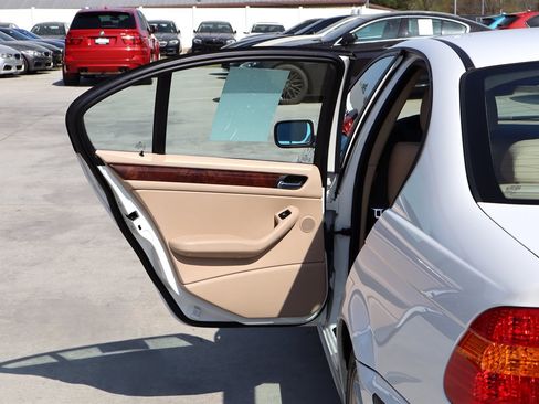 Used 2004 BMW 325i Sedan image 28
