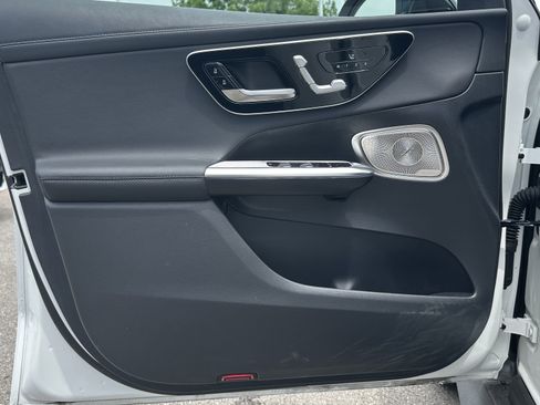 Used 2025 Mercedes-Benz GLC 300 4MATIC image 16
