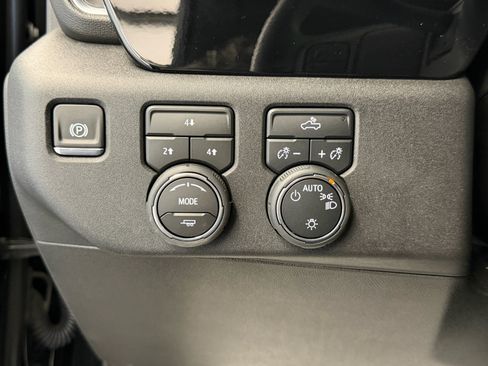 Used 2026 Chevrolet Silverado 2500 LT AWD/4WD image 29