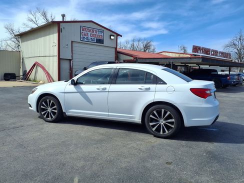 Used 2013 Chrysler 200 Touring w/ S Exterior Appearance Pkg image 17