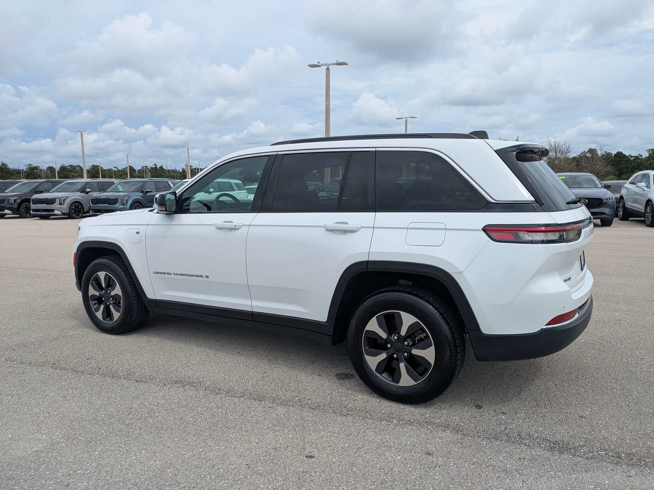 Used 2024 Jeep Grand Cherokee Limited 4xe AWD/4WD image 6