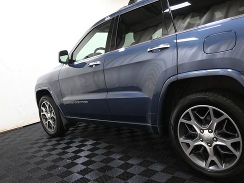 Used 2020 Jeep Grand Cherokee Overland AWD/4WD image 12