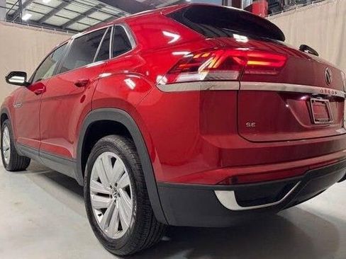 Used 2022 Volkswagen Atlas Cross Sport SE image 3