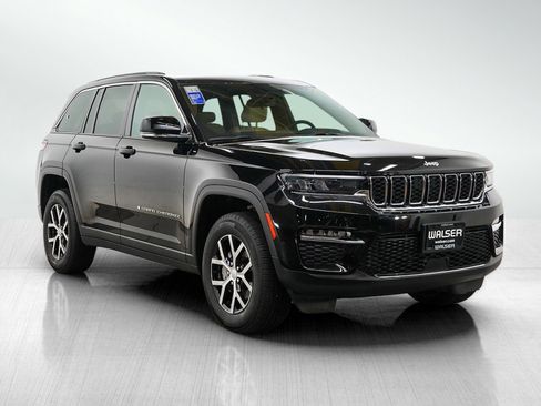Used 2025 Jeep Grand Cherokee Limited AWD/4WD image 7