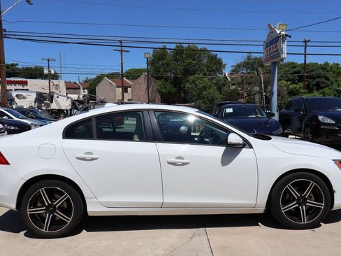 Used 2017 Volvo S60 T5 Dynamic FWD image 8