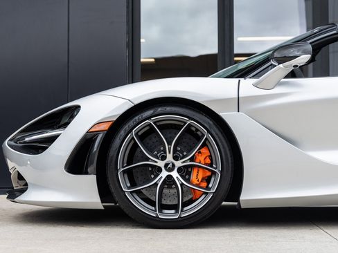 Used 2020 McLaren 720S Spider image 13