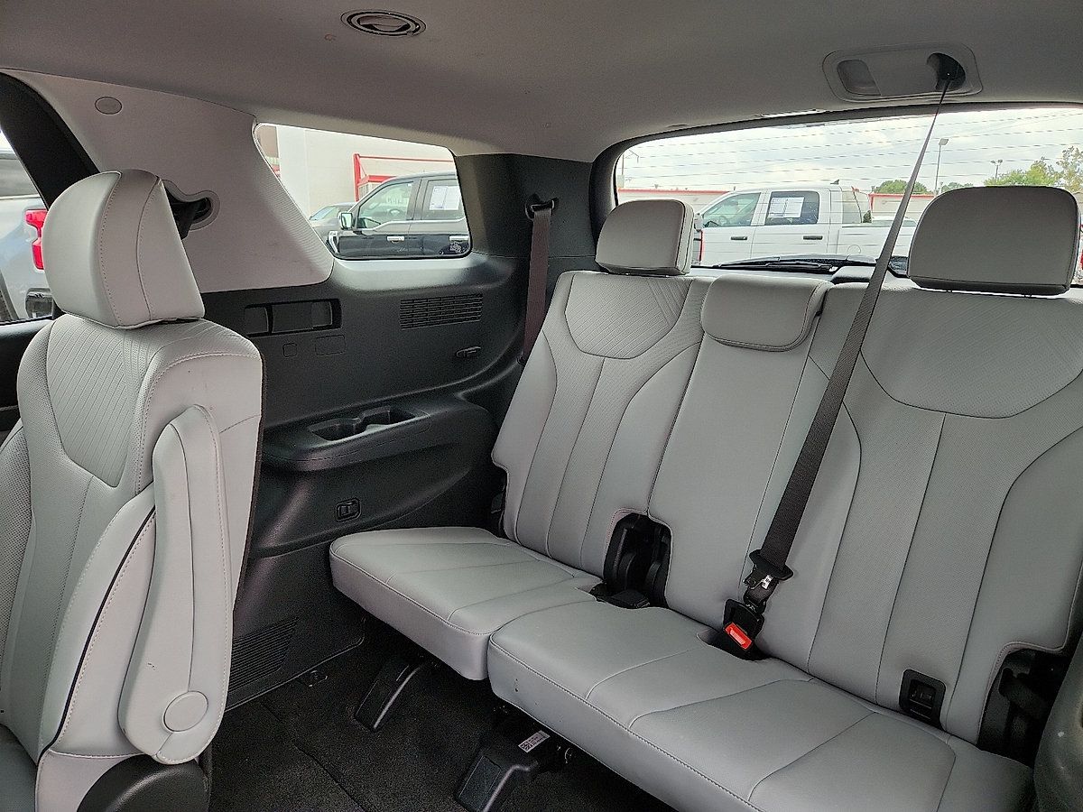 Used 2025 Hyundai Palisade SEL FWD image 6