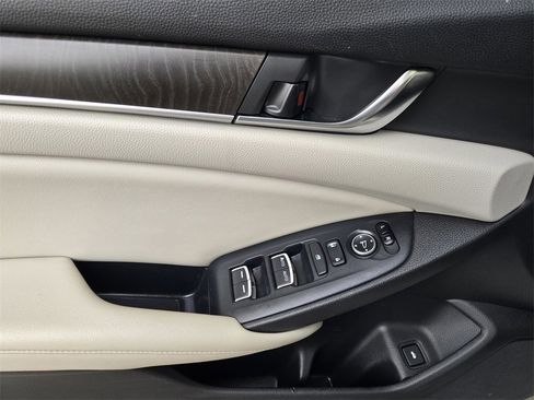 Used 2020 Honda Accord EX image 19