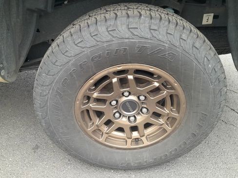 Used 2017 Toyota Tacoma TRD Off-Road w/ Tow Package image 19