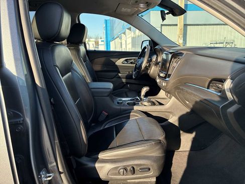 Certified 2020 Chevrolet Traverse LT w/ Driver Confidence II Package image 27