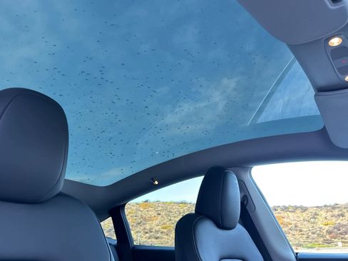 Used 2024 Tesla Model Y 2WD image 18