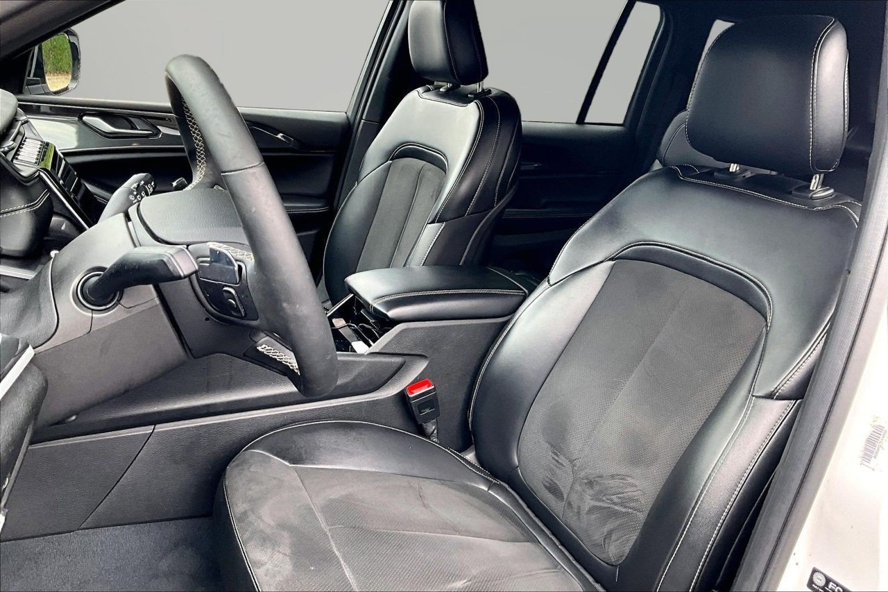 Used 2023 Jeep Grand Cherokee Altitude AWD/4WD image 19