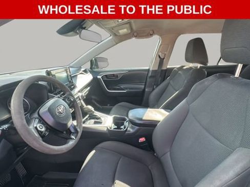 Used 2020 Toyota RAV4 LE FWD image 11