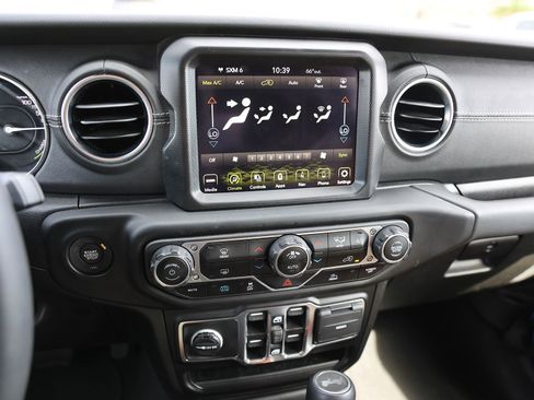 Used 2023 Jeep Wrangler Unlimited Sahara AWD/4WD image 26