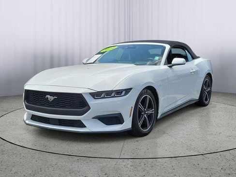 Used 2024 Ford Mustang Convertible RWD image 3