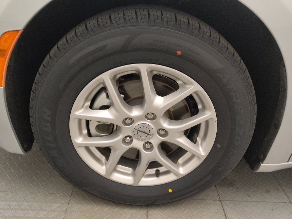 Used 2023 Chrysler Voyager LX FWD image 31
