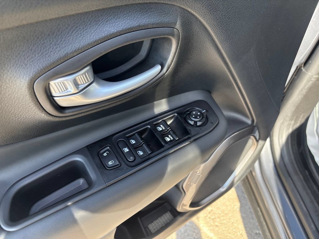 Used 2023 Jeep Renegade Limited AWD/4WD image 14