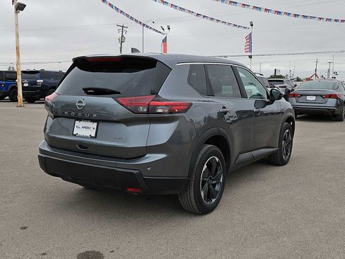 Used 2025 Nissan Rogue SV AWD/4WD image 8