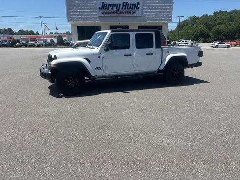 Used 2022 Jeep Gladiator Sport AWD/4WD image 1