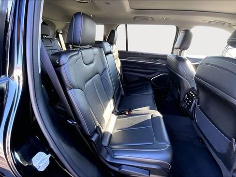 Used 2022 Jeep Grand Cherokee L Limited w/ Luxury Tech Group II image 17