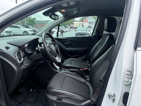 Used 2020 Chevrolet Trax LT w/ LT Convenience Package FWD image 7