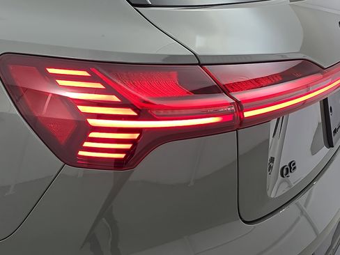 Used 2024 Audi Q8 e-tron Premium Plus w/ Premium Plus Package image 35