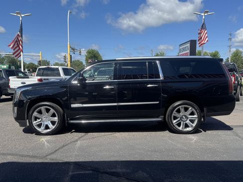 Used 2020 Cadillac Escalade ESV Luxury AWD/4WD image 2