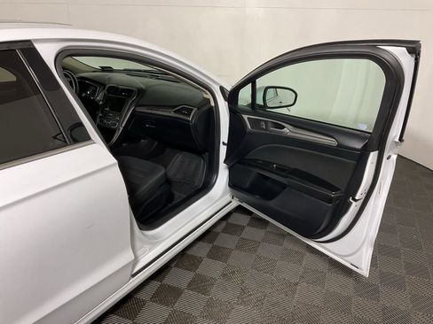 Used 2020 Ford Fusion SE image 31