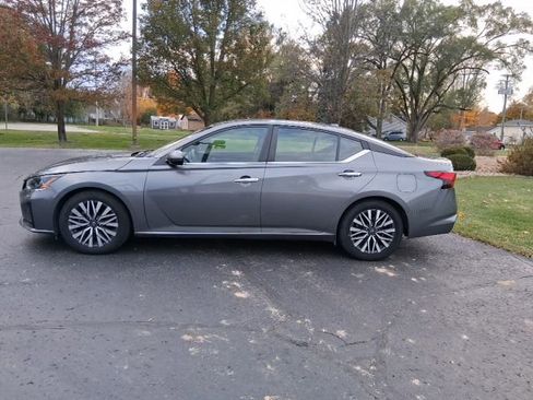 Used 2023 Nissan Altima 2.5 SV image 3