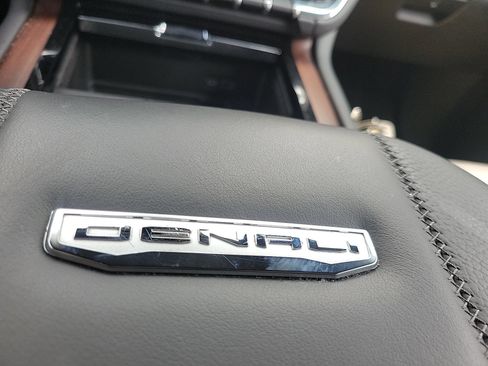 Used 2025 GMC Yukon Denali AWD/4WD image 36