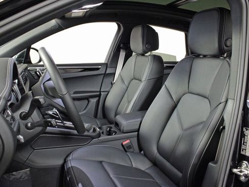 Used 2025 Porsche Macan image 5