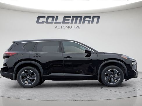 Certified 2026 Nissan Rogue SV AWD/4WD image 2