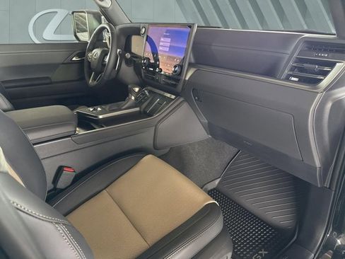 Certified 2026 Lexus GX 550 w/ Accessory Package (32) image 5