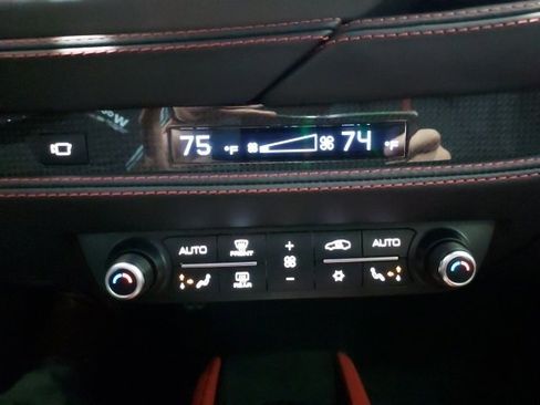 Used 2021 Ferrari F8 Tributo image 31