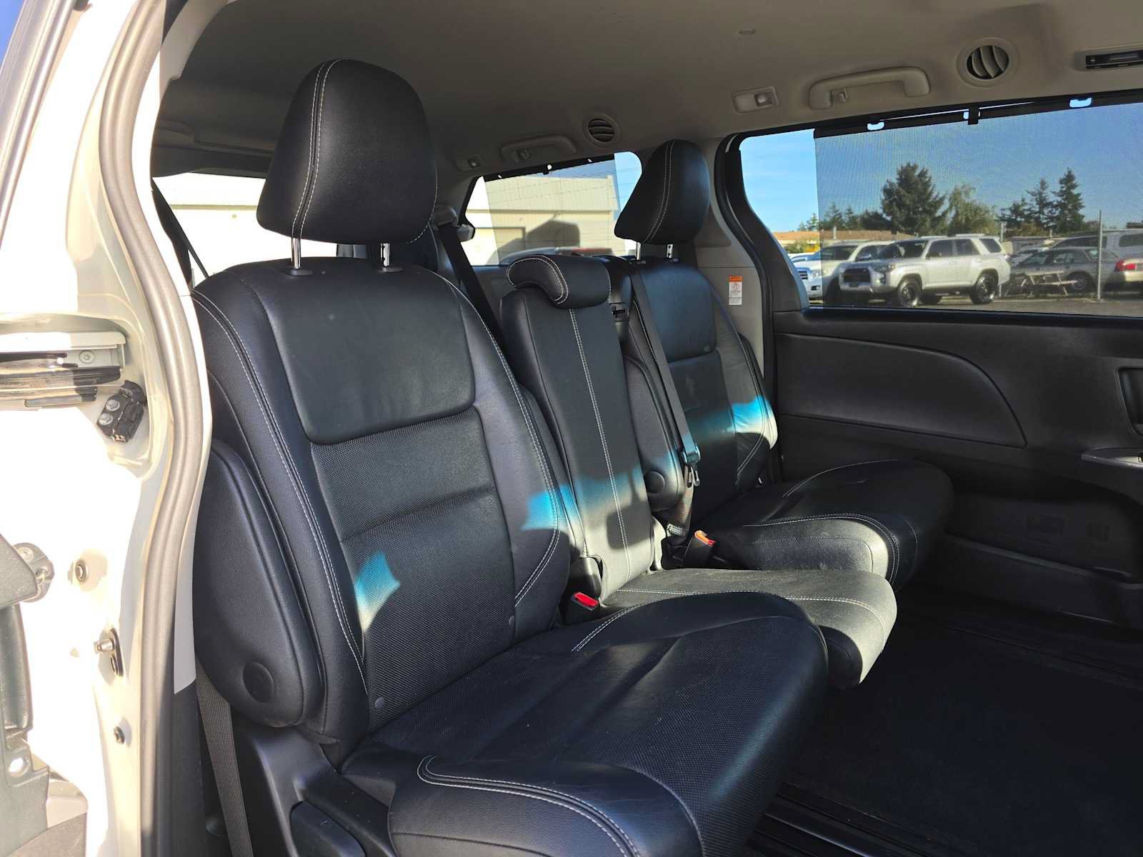 Used 2016 Toyota Sienna SE w/ SE Preferred Package FWD image 14