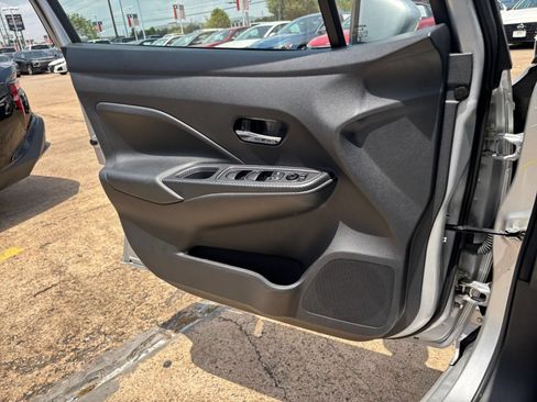 Used 2025 Nissan Versa SV FWD image 18